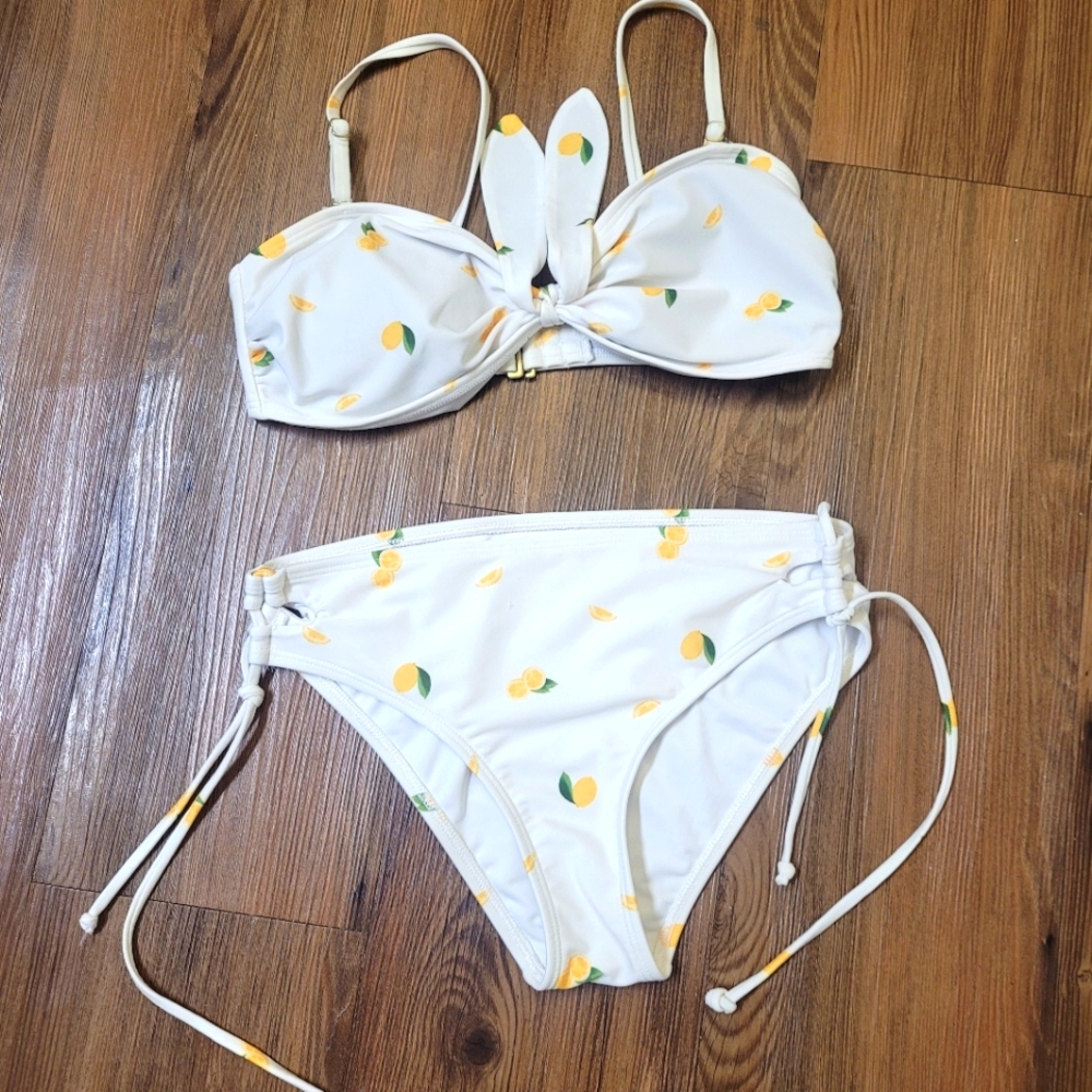 Aeropostale White Hipster used good codition.‎